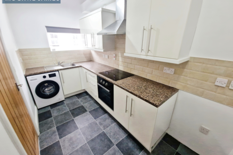 3 bedroom end of terrace house to rent, West Market Street