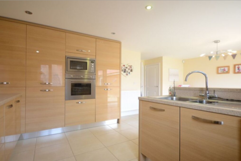 4 bedroom detached house to rent, Goldcrest Road