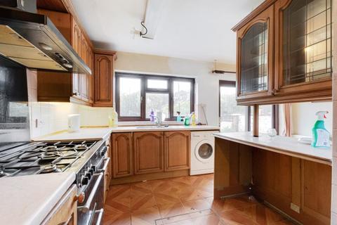 4 bedroom terraced house for sale, Knockhall Road, Greenhithe DA9