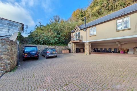 2 bedroom flat for sale, Bakers Court Lane, Lynton