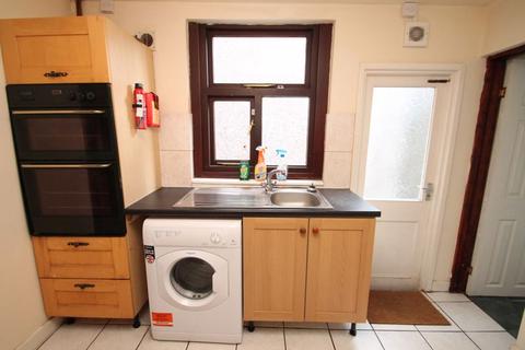 4 bedroom terraced house to rent, Thesiger Street, Cardiff CF24