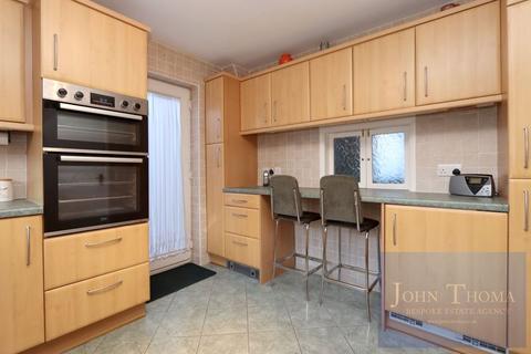 25 Woolhampton Way, Chigwell, IG7 4QQ