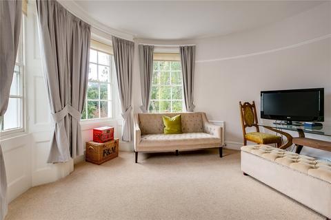 1 bedroom apartment to rent, Royal Crescent, London W11