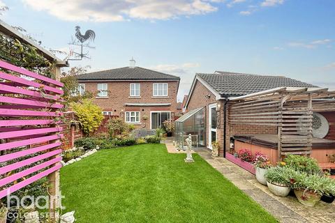 3 bedroom semi-detached house for sale, Petronius Way, Colchester