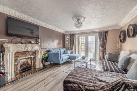 Iona Mill Lane, Horton, Slough, SL3 9PN
