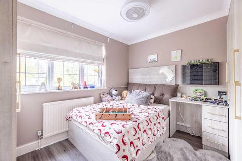 Iona Mill Lane, Horton, Slough, SL3 9PN