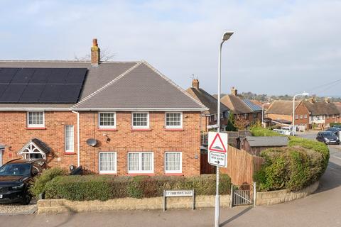 3 bedroom end of terrace house for sale, St. Hildas Way, Gravesend