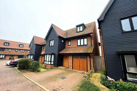 6 bedroom detached house to rent, Bridgefields Close, Hornchurch, Hornchurch