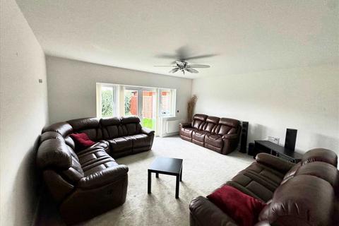 6 bedroom detached house to rent, Bridgefields Close, Hornchurch, Hornchurch