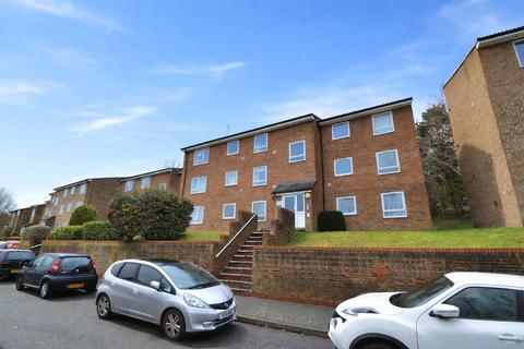 2 bedroom apartment to rent, Montana Close, South Croydon, CR2