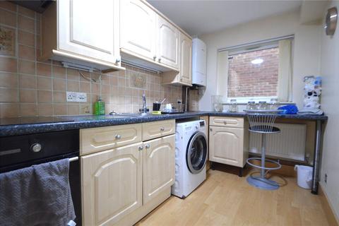 2 bedroom apartment to rent, Montana Close, South Croydon, CR2