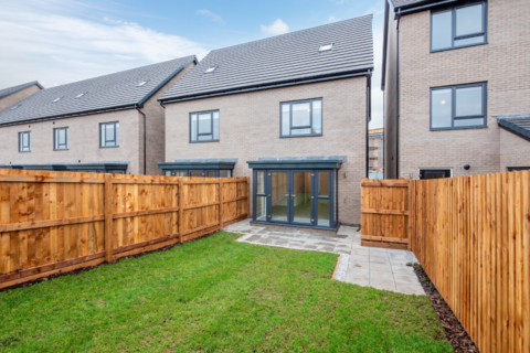 3 bedroom house to rent, at The Gateway, 13 GALLOWAY DRIVE M12