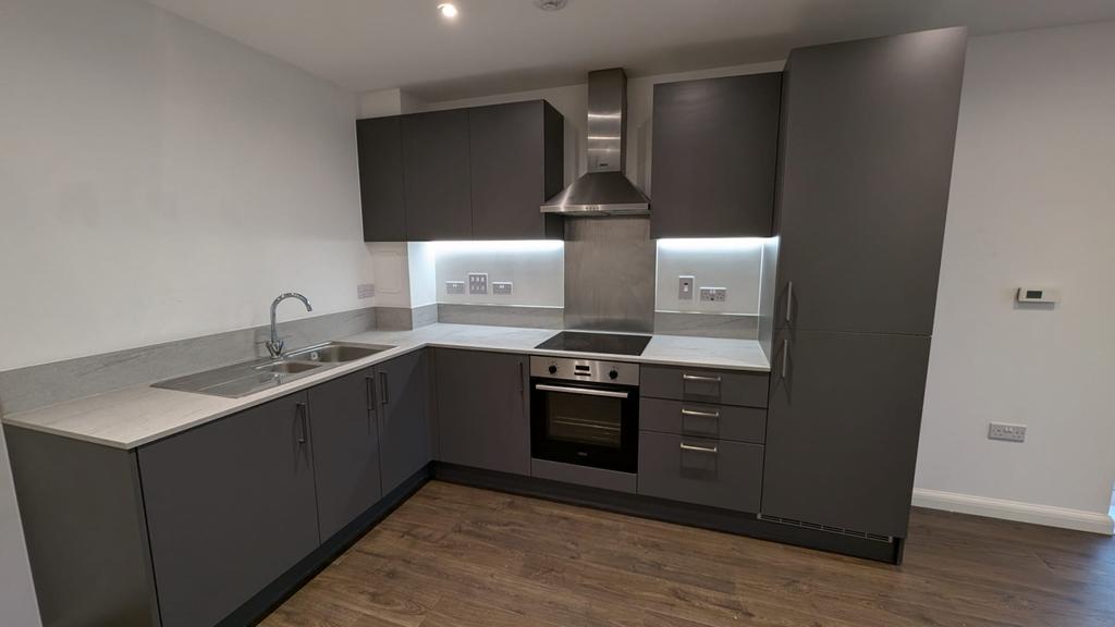 Luxury 2-bed, 2-bath Apartment in Prime Dartford