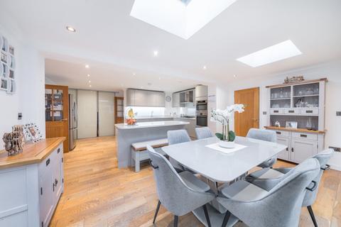 32 Southwold, Bracknell, RG12 8XY