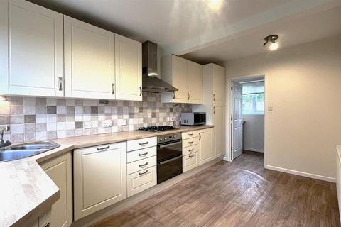 3 bedroom terraced house to rent, 120 Woodfarm Road, Malvern, Worcestershire, WR14