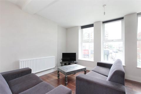 2 bedroom flat to rent, St John's Road, London SW11