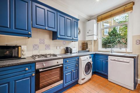 3 bedroom flat to rent, Beechcroft Road, London SW17