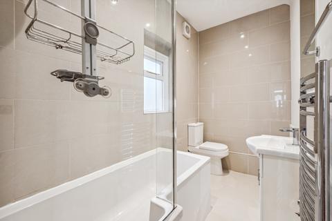 3 bedroom flat to rent, Beechcroft Road, London SW17