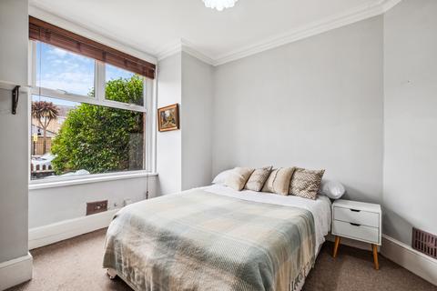 3 bedroom flat to rent, Beechcroft Road, London SW17