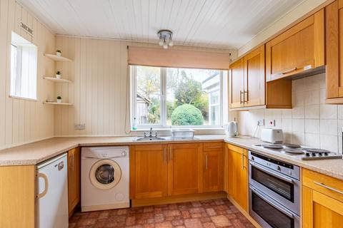 28 Mount Drive, Park Street, St Albans, AL2 2NY