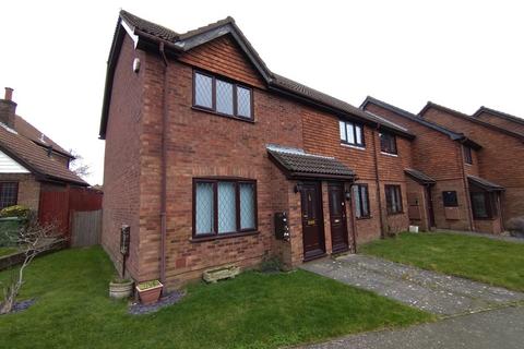 2 bedroom end of terrace house to rent, Perries Mead, Kent CT19