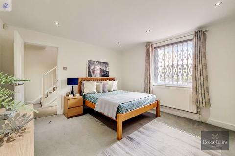 4 bedroom apartment to rent, Brixton Road, London SW9