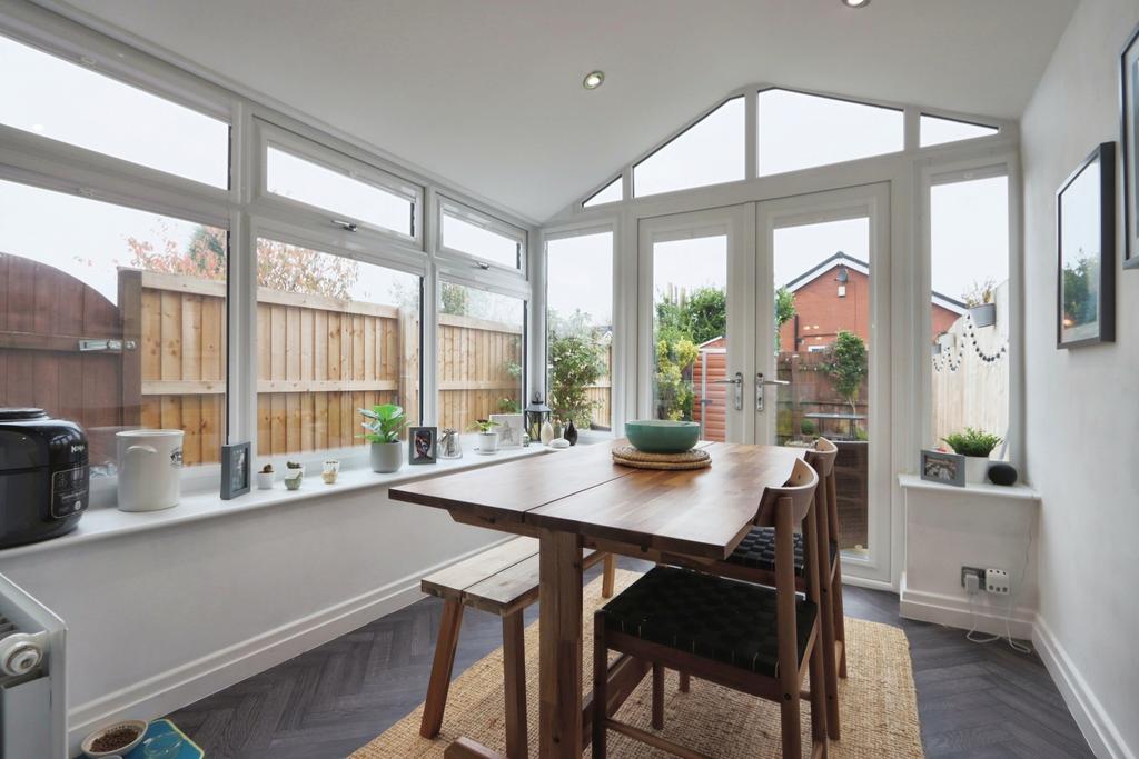 Garden/Dining Room