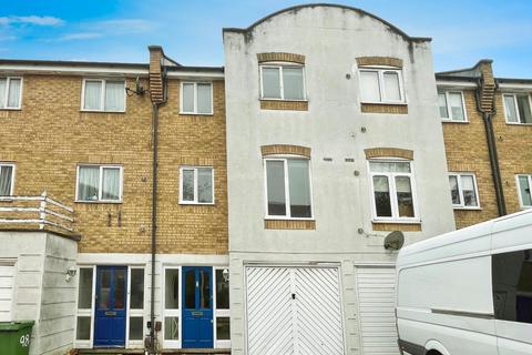 4 bedroom house to rent, Grimsby Grove, London E16