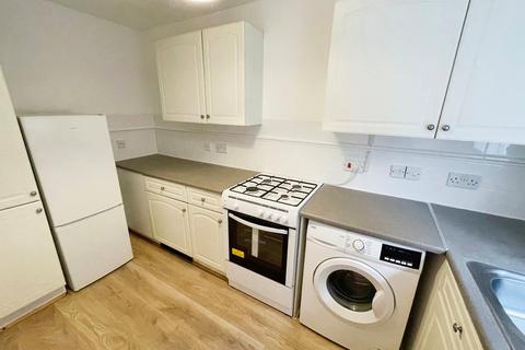 4 bedroom house to rent, Grimsby Grove, London E16