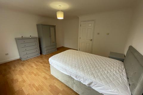 4 bedroom house to rent, Grimsby Grove, London E16