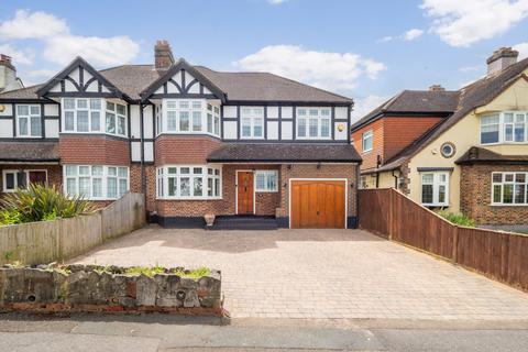 31 Tudor Avenue, Worcester Park, KT4 8TY