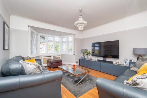 31 Tudor Avenue, Worcester Park, KT4 8TY