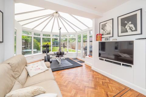 31 Tudor Avenue, Worcester Park, KT4 8TY
