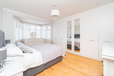 31 Tudor Avenue, Worcester Park, KT4 8TY