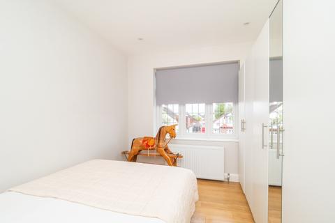 31 Tudor Avenue, Worcester Park, KT4 8TY