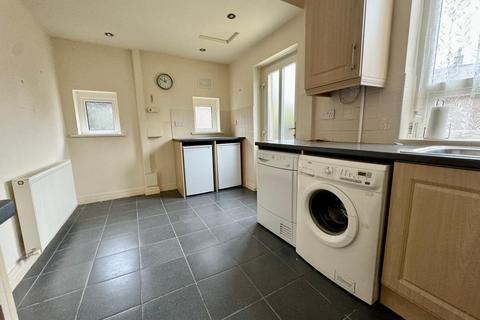 2 bedroom end of terrace house for sale, Holland Avenue, Lancashire BB4