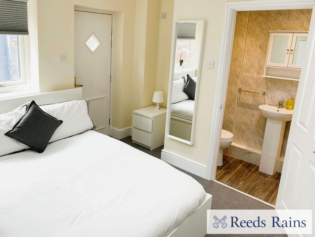 House in Salford, Greater Manchester - View 4