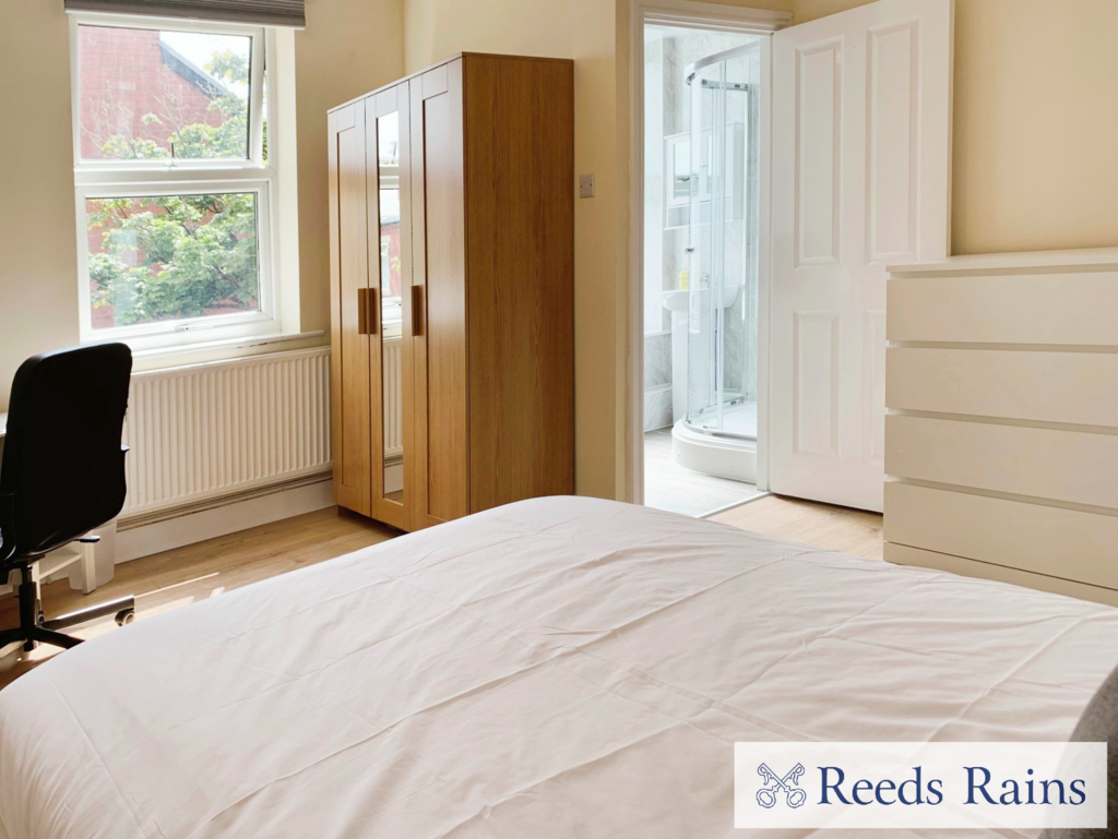 House in Salford, Greater Manchester - View 6