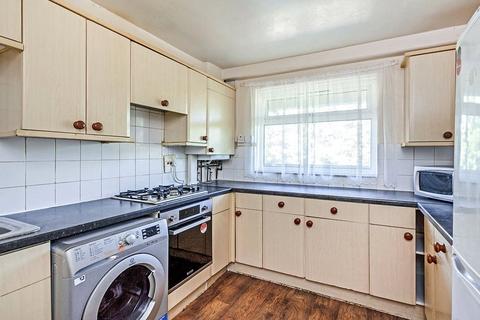 4 bedroom maisonette to rent, Lovelinch Close, London SE15