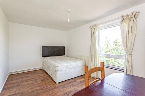 4 bedroom maisonette to rent, Lovelinch Close, London SE15