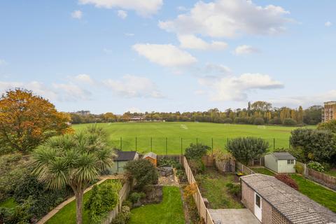 45 Fairway, London, SW20 9DN