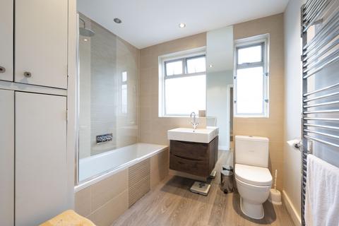 45 Fairway, London, SW20 9DN