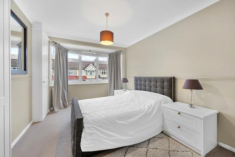 45 Fairway, London, SW20 9DN