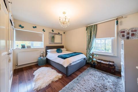 47 The Causeway, Dunmow, CM6 2AA