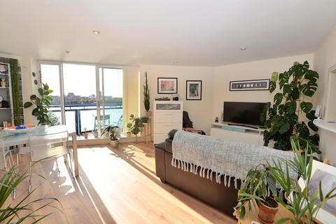 1 bedroom apartment to rent, Nova Building, Canary Wharf E14