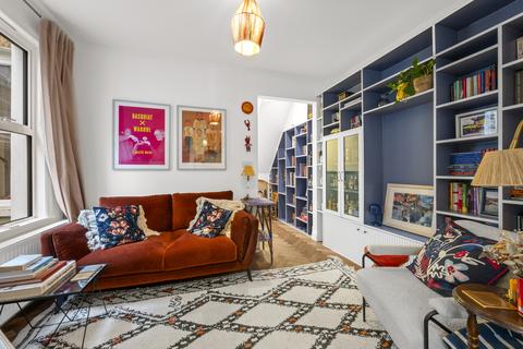 2 bedroom maisonette to rent, University Road, SW19