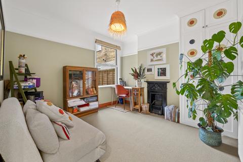 2 bedroom maisonette to rent, University Road, SW19