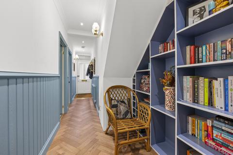 2 bedroom maisonette to rent, University Road, SW19