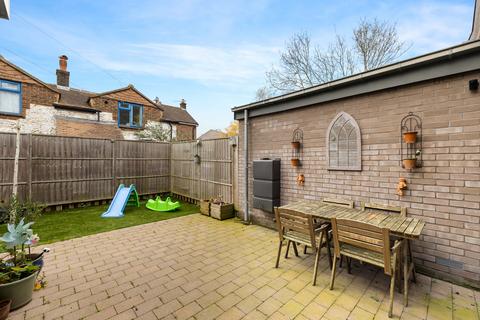 5 Windmill Place, Coulsdon, CR5 1FB