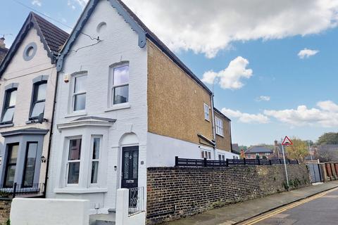 3 bedroom end of terrace house for sale, Longley Road, Rochester